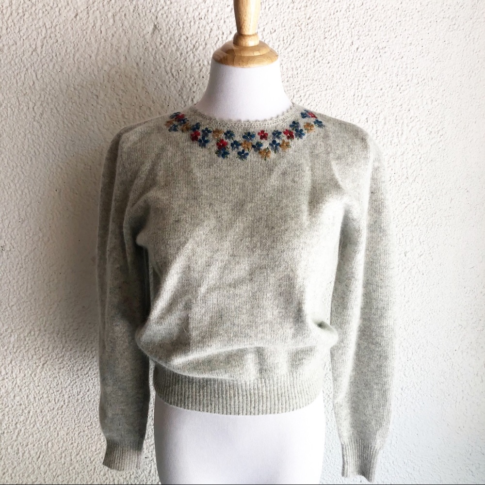 Vintage gray floral embroidered crewneck sweater